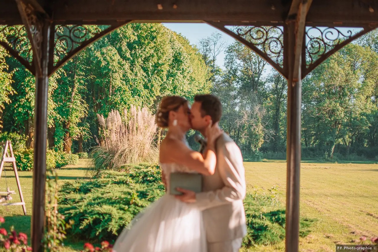 Jardins et allée de tilleuls du parc du château